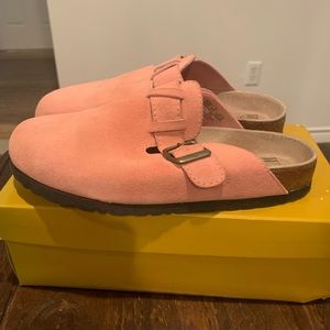 White Mountain Pink Getty Slip On Clogs!
